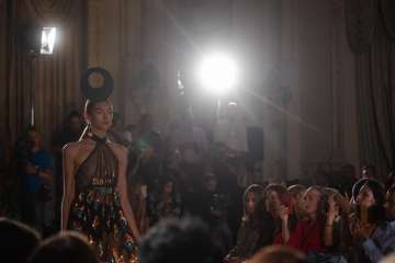 Roga abre la pasarela Colección Bridal con 22 diseños (Foto TA)